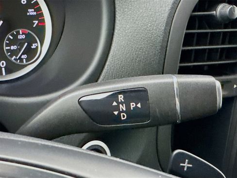 Used 2018 Mercedes-Benz Metris Passenger image 17