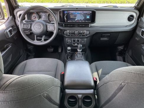 Used 2025 Jeep Wrangler Unlimited Sport AWD/4WD image 9