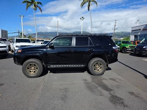 Used 2018 Toyota 4Runner SR5 Premium w/ Wilderness Package AWD/4WD image 4