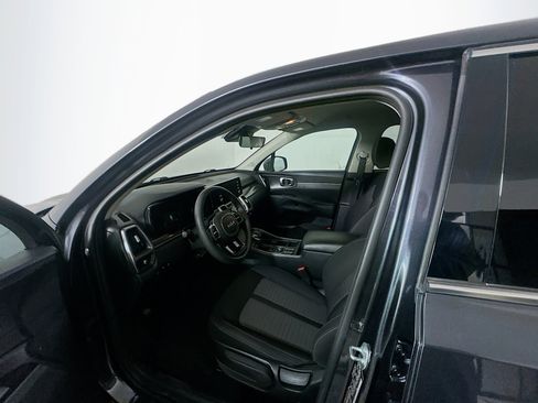 Used 2023 Kia Sorento LX image 13