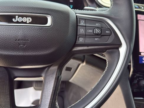 Used 2023 Jeep Grand Cherokee 4WD 4xe image 15