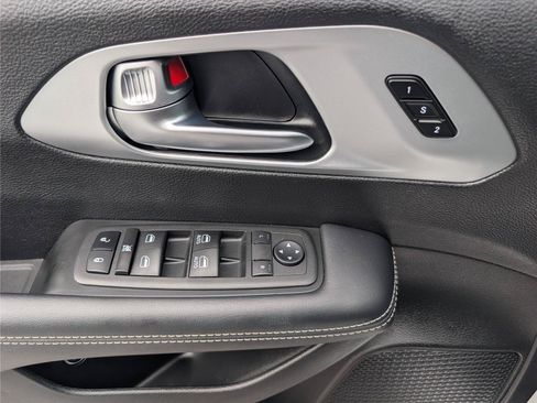 Used 2024 Chrysler Pacifica Limited FWD image 21