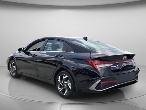 Certified 2025 Hyundai Elantra SEL FWD image 7