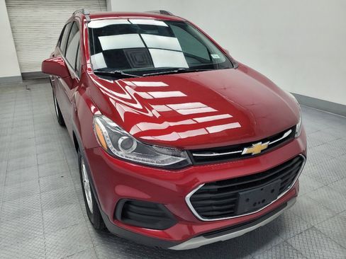 Used 2020 Chevrolet Trax LT w/ LT Convenience Package FWD image 14