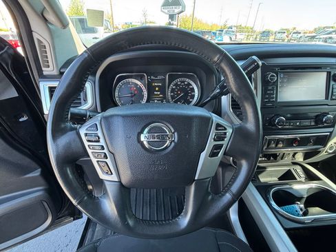 Used 2017 Nissan Titan SV AWD/4WD image 15