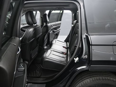 Used 2023 Jeep Grand Cherokee Limited w/ Luxury Tech Group II AWD/4WD image 29