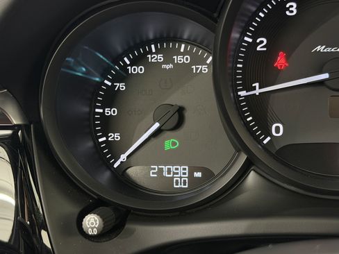 Certified 2024 Porsche Macan Turbo AWD/4WD image 57