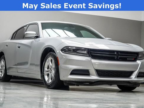 Used 2020 Dodge Charger SXT w/ Leather Interior Group RWD image 4