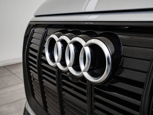 Used 2021 Audi e-tron Premium Plus w/ Premium Plus Package AWD/4WD image 3