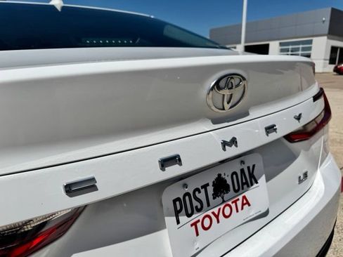 Used 2025 Toyota Camry LE FWD image 11