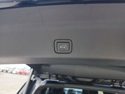 Certified 2024 GMC Yukon XL SLT w/ SLT Premium Package image 12