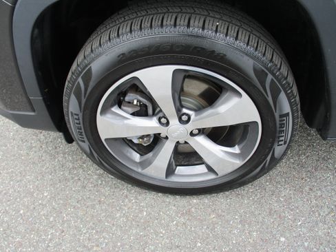 Used 2019 Jeep Cherokee Limited AWD/4WD image 9