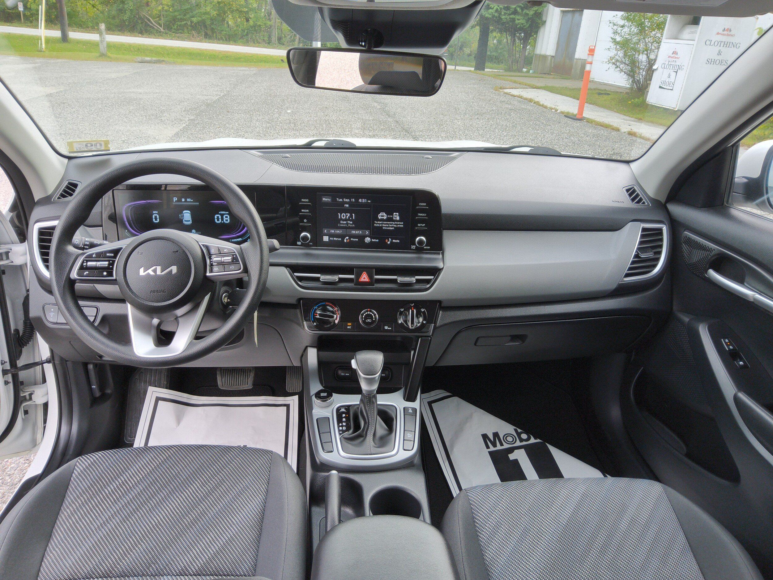 Used 2025 Kia Seltos LX AWD/4WD image 16