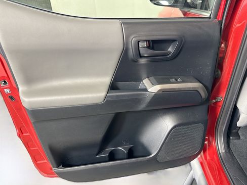 Used 2016 Toyota Tacoma SR5 w/ Towing Package image 25