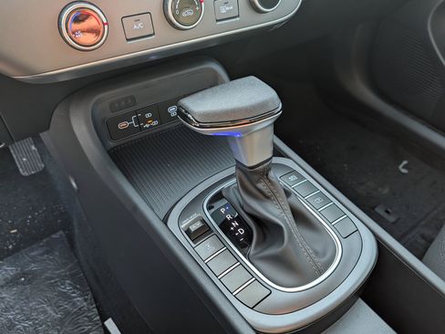 New 2026 Hyundai Kona SE image 14