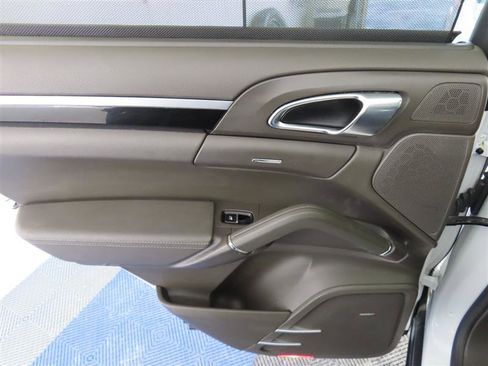 Used 2017 Porsche Cayenne Platinum Edition w/ Premium Package Plus (PJX) image 31