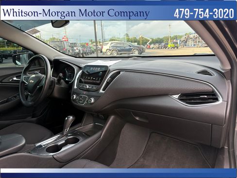 Used 2017 Chevrolet Malibu LT FWD image 30