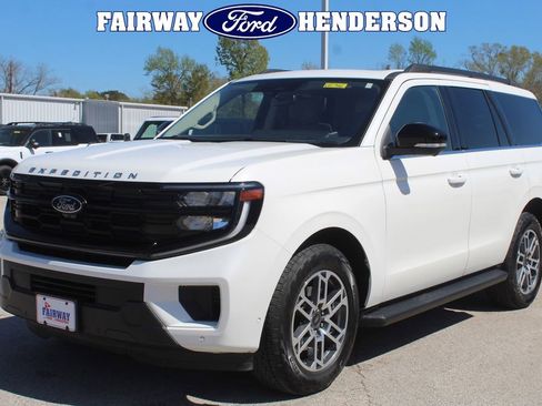 Used 2025 Ford Expedition Active image 2