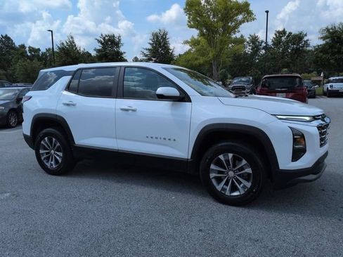 Used 2026 Chevrolet Equinox LT FWD image 2