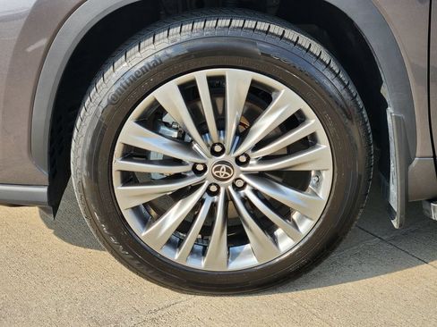 Used 2022 Toyota Highlander Platinum AWD/4WD image 10
