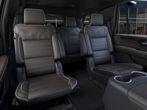 New 2026 GMC Yukon Denali Ultimate w/ LPO, Floor Liner Package AWD/4WD image 17