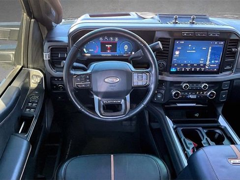 Used 2023 Ford F250 Platinum image 5