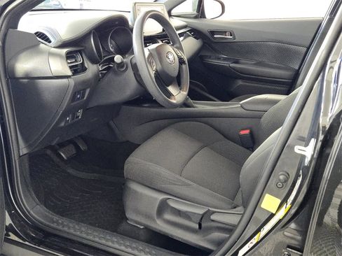 Used 2019 Toyota C-HR LE image 6