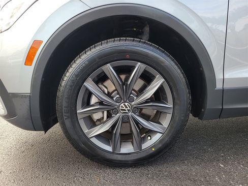 Used 2022 Volkswagen Tiguan SE w/ Panoramic Sunroof Package image 10
