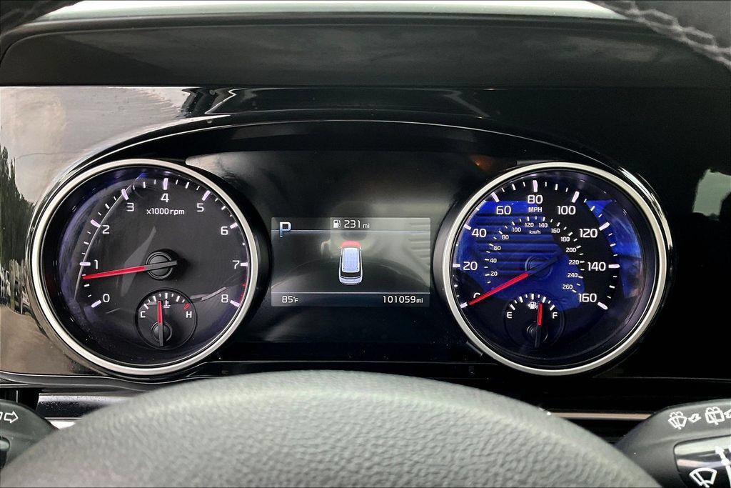 Used 2022 Kia Carnival EX FWD image 13