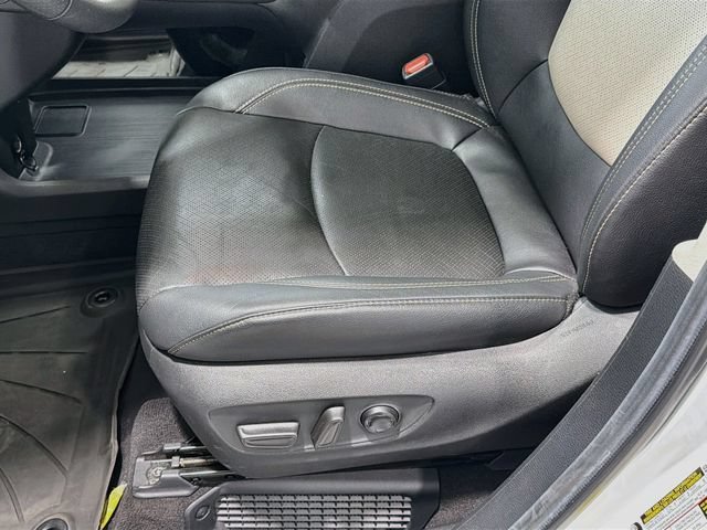 Used 2025 Toyota Sienna Limited AWD/4WD image 16