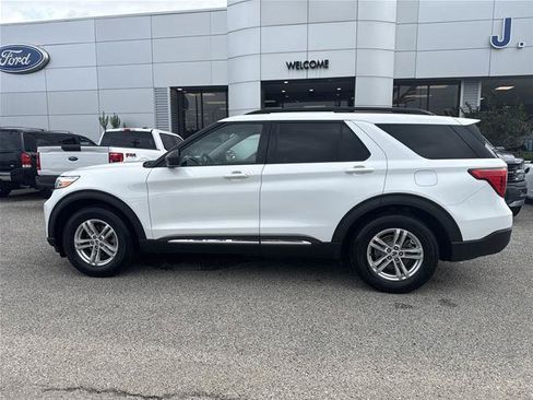 Certified 2021 Ford Explorer XLT w/ Equipment Group 202A RWD image 2
