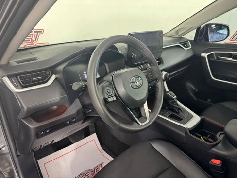 Used 2025 Toyota RAV4 Limited FWD image 10