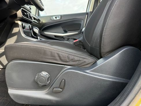 Used 2019 Ford EcoSport SE image 9