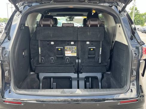 Used 2022 Toyota Sienna Platinum FWD image 11