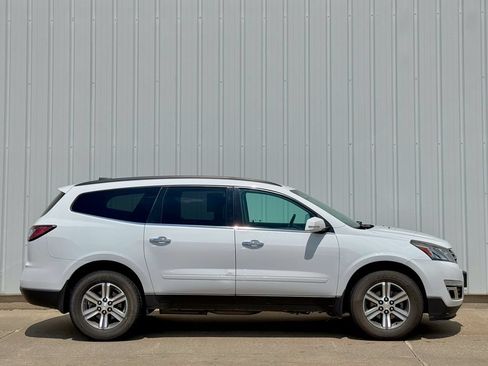 Used 2017 Chevrolet Traverse LT FWD image 7