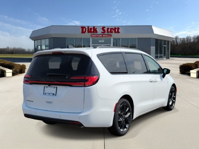 New 2027 Chrysler Pacifica Select FWD image 4