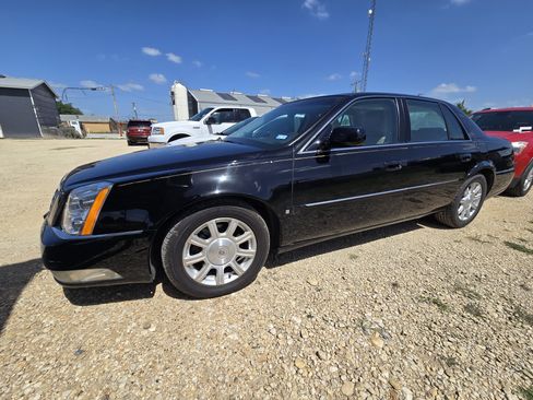 Used 2010 Cadillac DTS FWD image 1