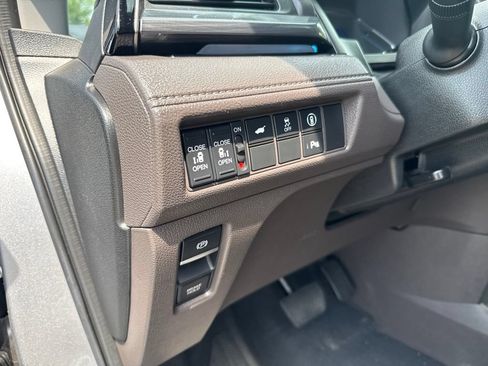 Used 2022 Honda Odyssey Elite image 21