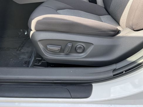 Used 2020 Toyota Camry LE FWD image 14