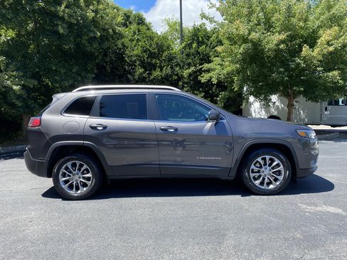Used 2021 Jeep Cherokee Latitude Plus w/ Sun & Sound Group FWD image 10