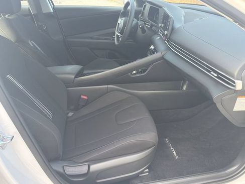 Certified 2026 Hyundai Elantra Hybrid FWD image 13