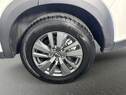 Certified 2024 Nissan Pathfinder SV FWD image 32