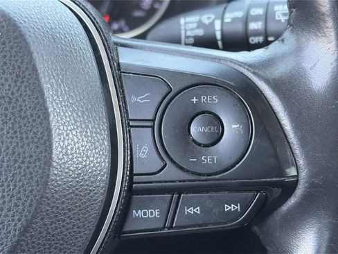 Used 2019 Toyota RAV4 XLE Premium w/ Cold Weather Package AWD/4WD image 16
