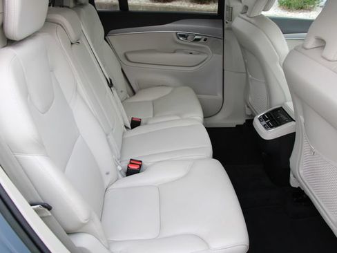 Used 2023 Volvo XC90 B5 Core AWD/4WD image 30