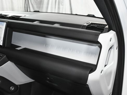 Used 2025 Land Rover Defender 110 S image 62