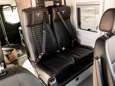 Used 2023 Mercedes-Benz Sprinter 2500 image 15