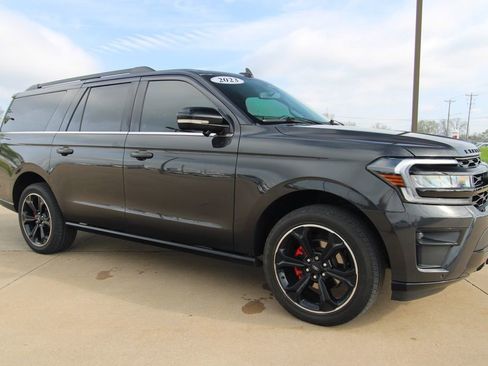 Used 2023 Ford Expedition Max Limited image 3