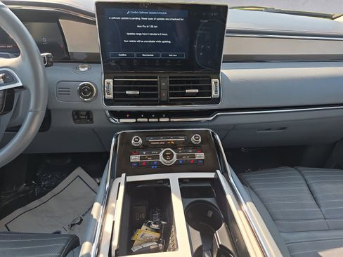 Used 2024 Lincoln Navigator Black Label image 11