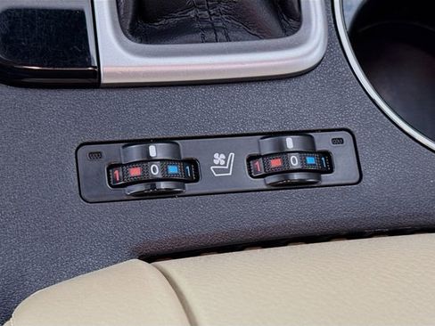 Used 2017 Toyota Highlander Limited image 21