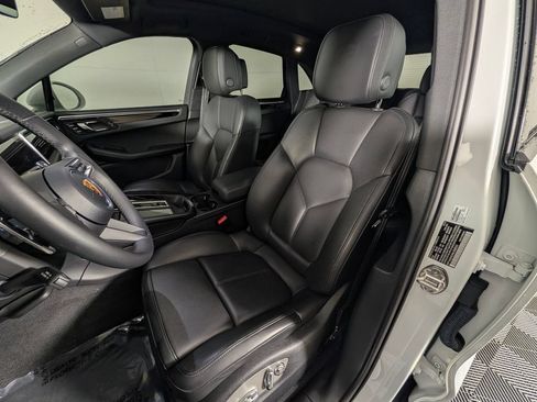 Certified 2022 Porsche Macan AWD/4WD image 5